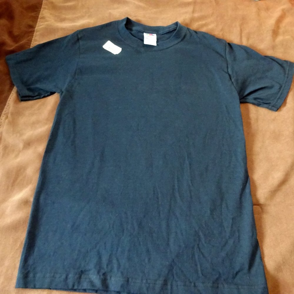 NWOT Fruit of the Loom Navy Blue small T-shirt